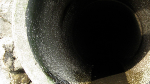 Sewage outflow pipe